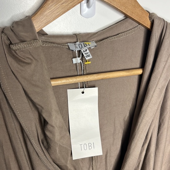Tobi Taupe wrap hoodie NWT size small - Picture 2 of 7